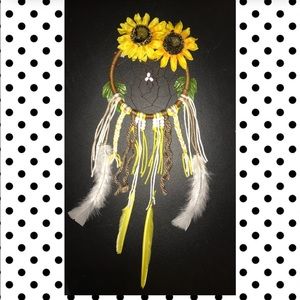 I️m selling a  sweet handmade flowery dreamcatcher